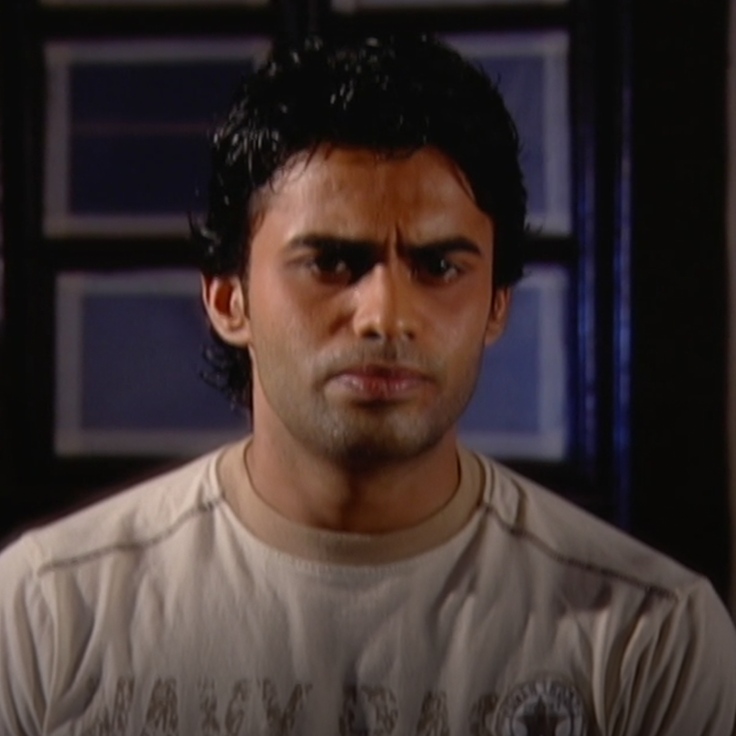 After Abhi's plans fall in place, will he finally succeed to marry Piy