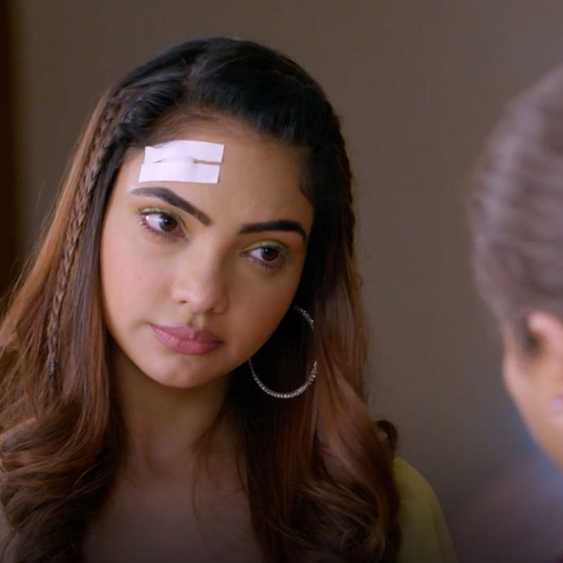 Pragya reveals the truth about Riya and tries to hold her nerve