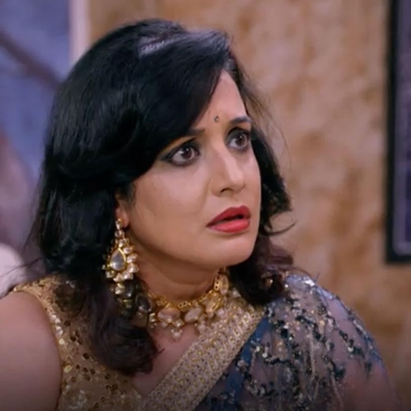 Mitali gets nervous about Pragya's presence next to Abhi and tries to 