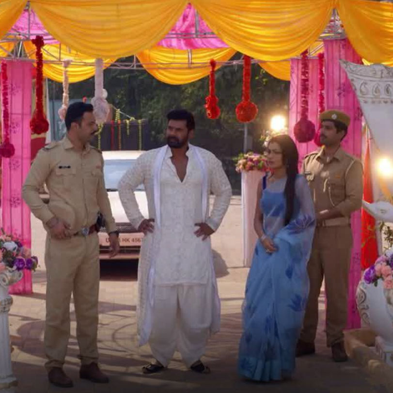 Police take Abhi and Pragya to a safe place and protect them from the 
