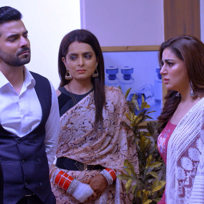 Sarla confronts Brita and Shristi and bans them from ever meeting with