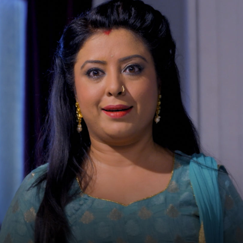 Roma manages to convince Vivan that Meera has been practicing black ma