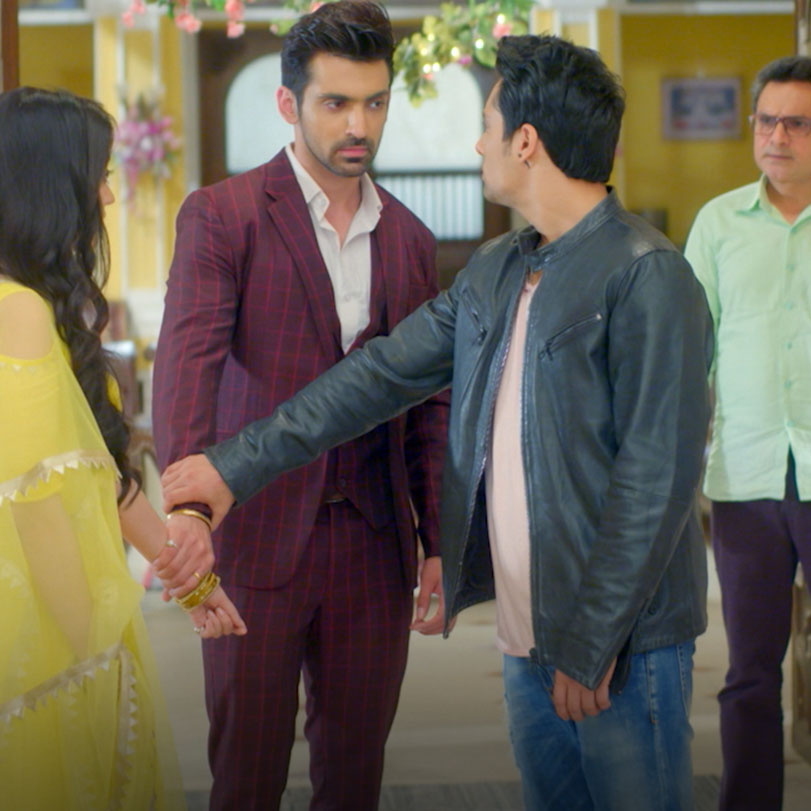 Vivan tells everyone that he will be the organizer of Meera’s wedding