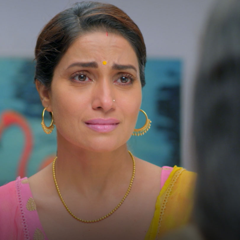 Meera decides to stand up to her father and fix her marriage with Viva