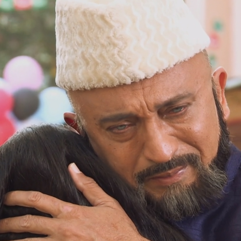 An unpleasant surprise occurs after Zoya sees Tanveer in Asad’s arms. 