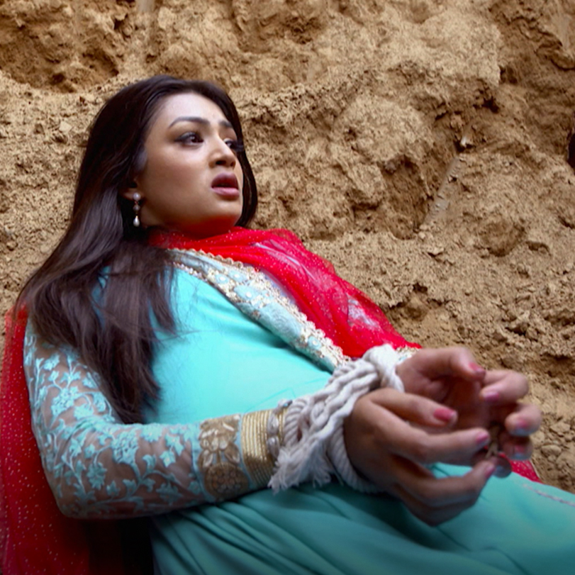 Mehak gets kidnapped in order to kill her and return the wealth