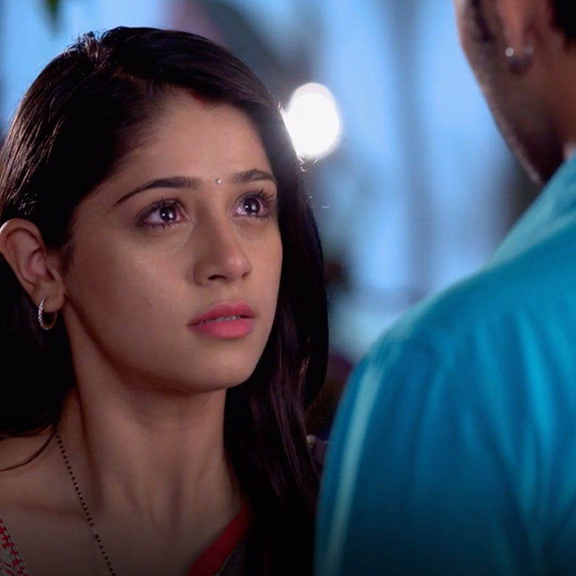 Ajay asks Sanjana to sign the divorce papers