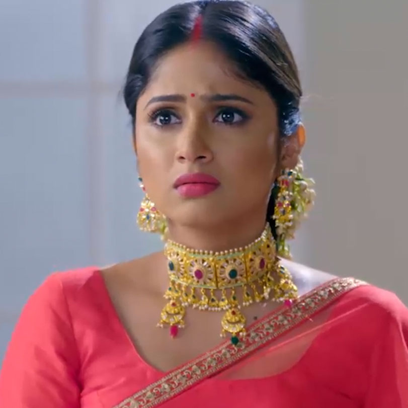 Pankhuri starts looking for clues to prove that the girl claiming to b