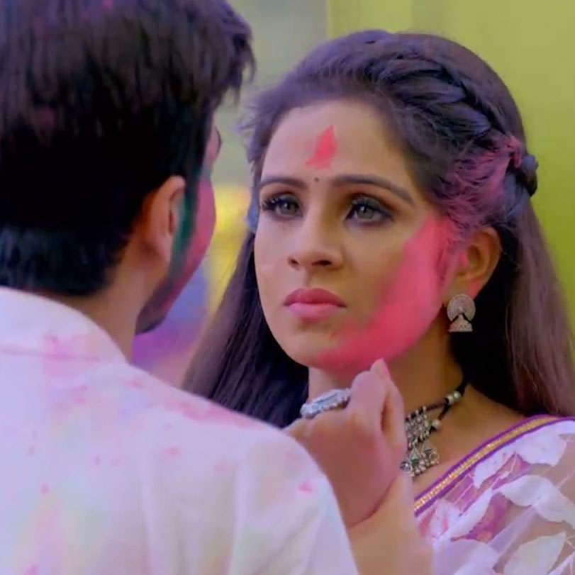 Vedant gets drunk in Holi festival and tries to slap Ramesh, but Purva