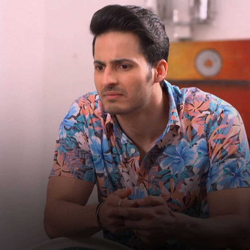 what is the problem that Abhi's face it during the honeymoon