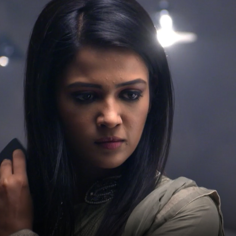 Pooja hides among the dead bodies to frame Nina, will she succeed?