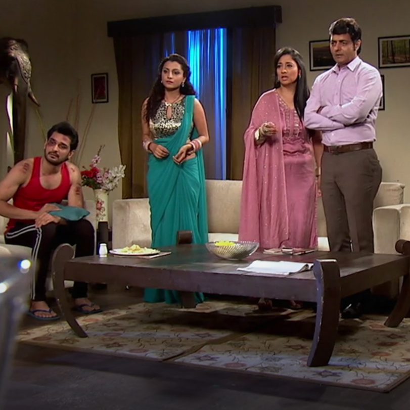 Roshni discovers the whole truth by Siddhart's help and they decided t