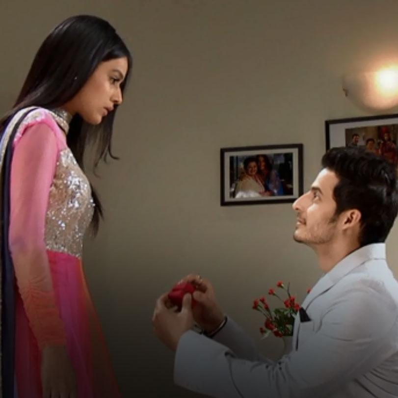Yash proposes to Roshni although he knows everything happening with he