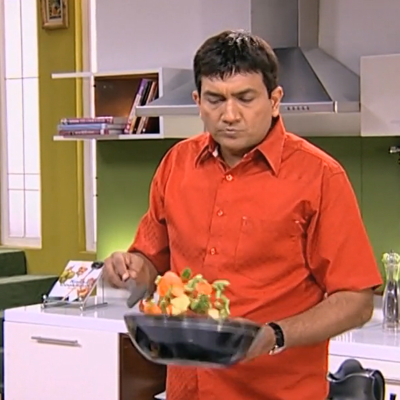 Chef Sanjeev Kapoor takes us step-by-step to prepare our orange vegeta