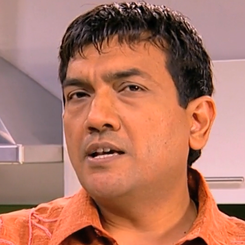 At the request of the viewers, Sanjeev Kapoor prepares the akuri from 