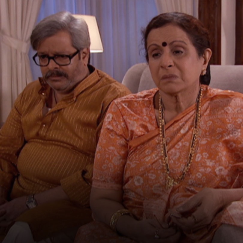 Mazhien tells Savita that he is going to Mumbai to meet Rana. Savita t