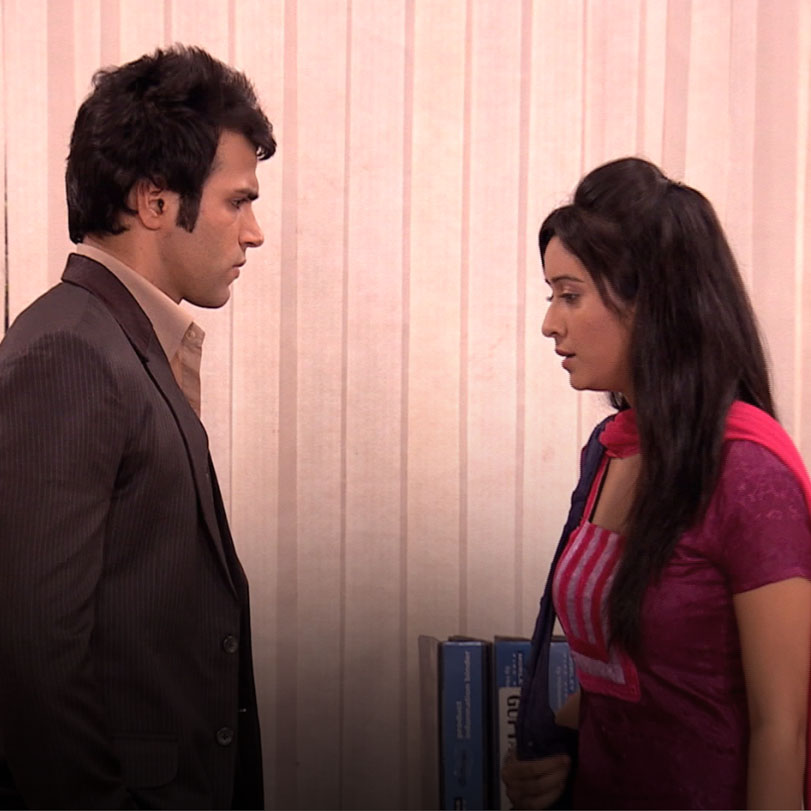 Teju is unhappy on seeing Rana and Mazhien getting close to each other