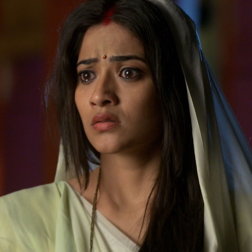 Ganga is trying to show sheive what Savitri and his son bratab are try