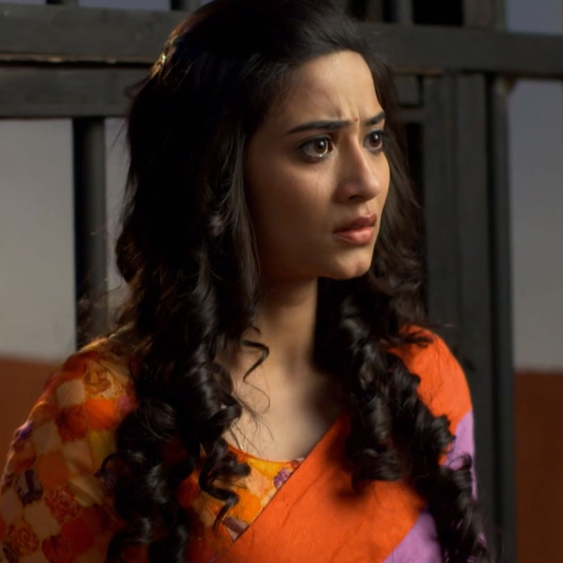 one of zoya's plan is giving ganga stolen gold to put her in the jail.