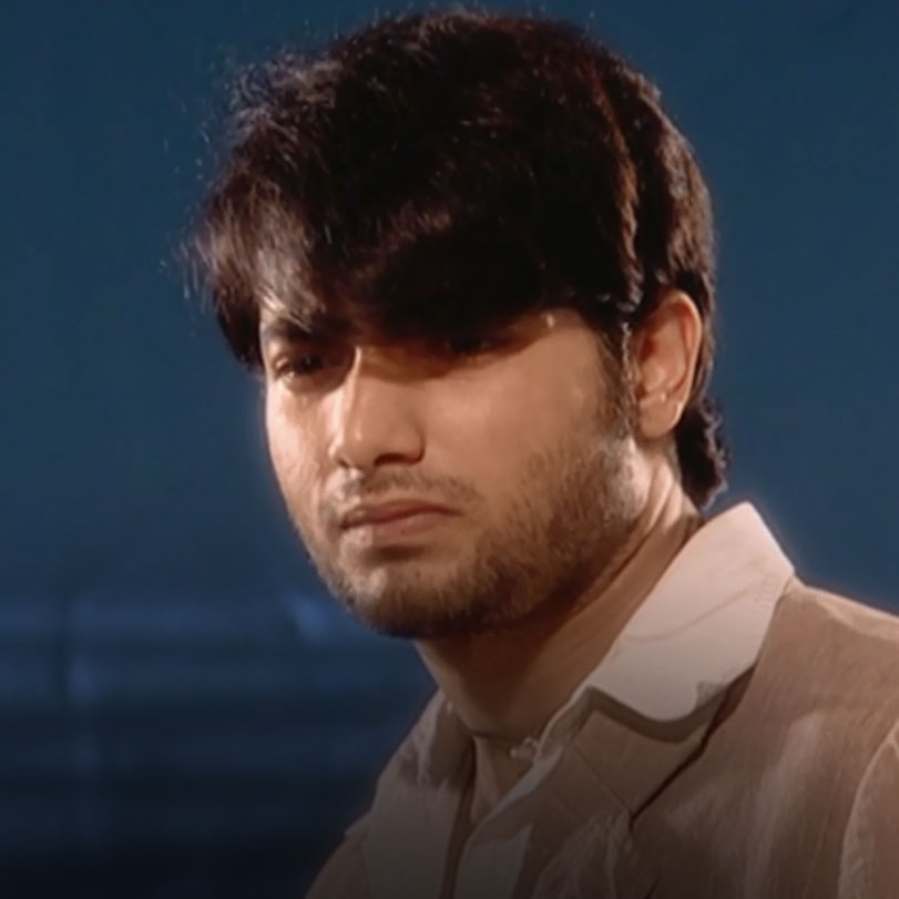 Gauri believes that Amar is actually Shivam. But Amar is unable to tel