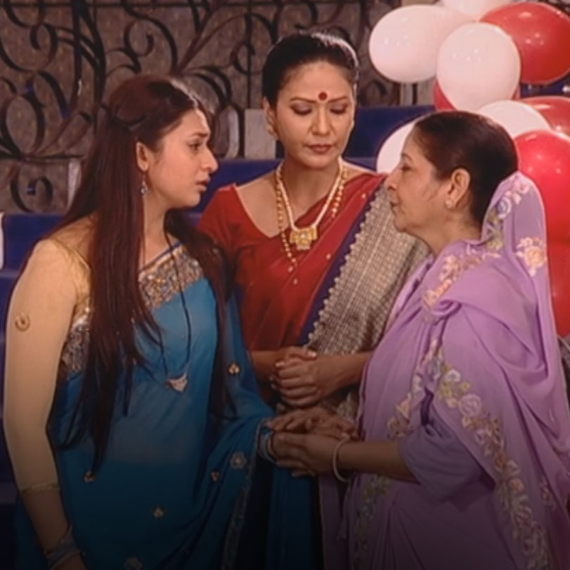 Amar discloses to the entire family about the  Divya’s abortion. Meanw