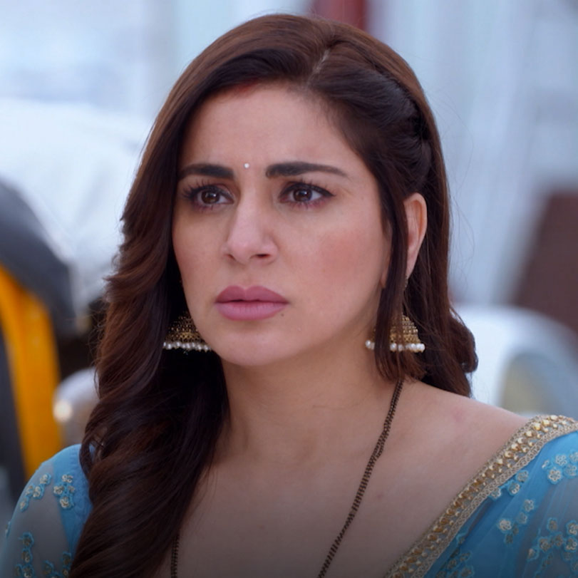 Shristi is humiliated in the Luthra household after Kareena catches he