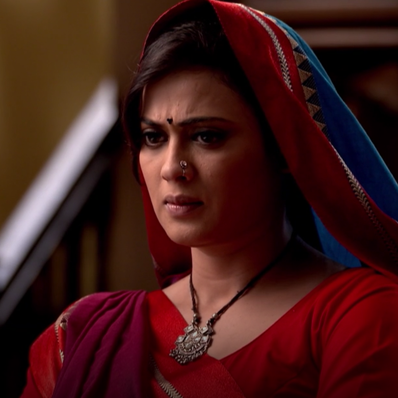 Ananya’s plans begin to succeed and Banda gets tense and afraid of her