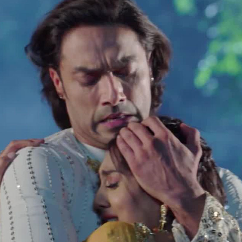 Daksh sets a fire to hide a person who harmed Devraj, and Raghav's fam