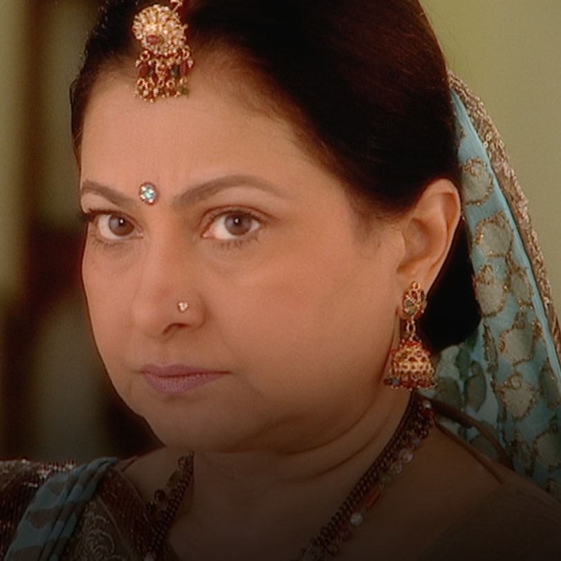 Abha discovers Dushyant’s truth and forces him to leave the house.