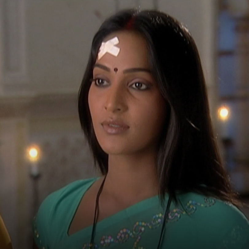 Saloni and Nahar goes back to the family house and the conflict betwee