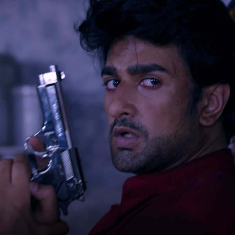 Akshat gets injured while engaging in a gun fight with Ganga and Avina