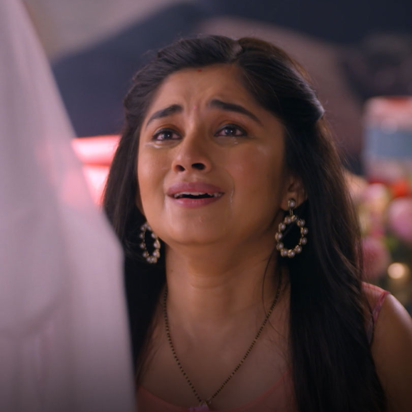 Ganga shows her true colors as Akshat and Guddan desperately search fo