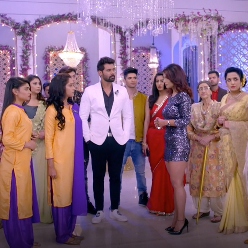 Riya accuses Prachi of stealing the diamond ring at the party but will