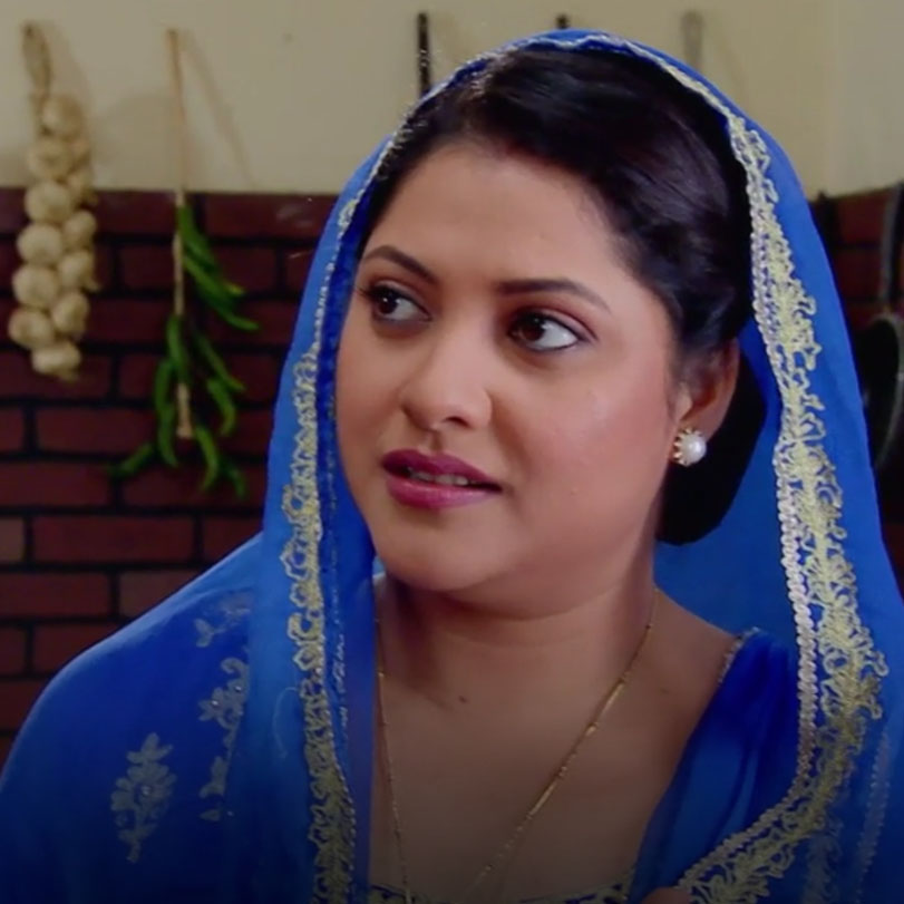 Saiba is in a shock after losing her baby, and Daljeet is trying to fo