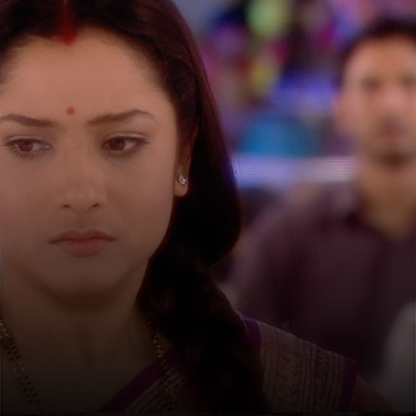 The family tries to bring Varsha back home, after she left to live wit