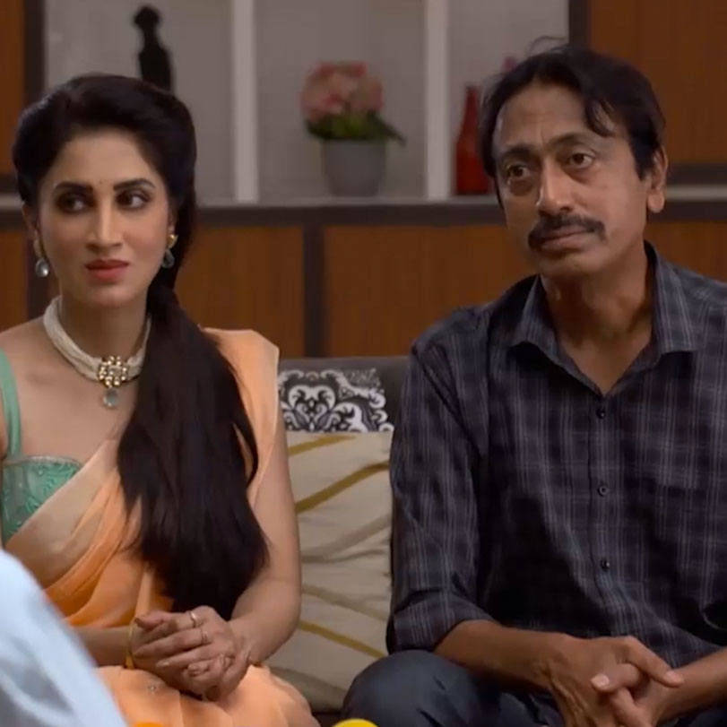 Revati asks Wadkar and Dhavale to keep an eye on Ajay, Kuldeep and Raj