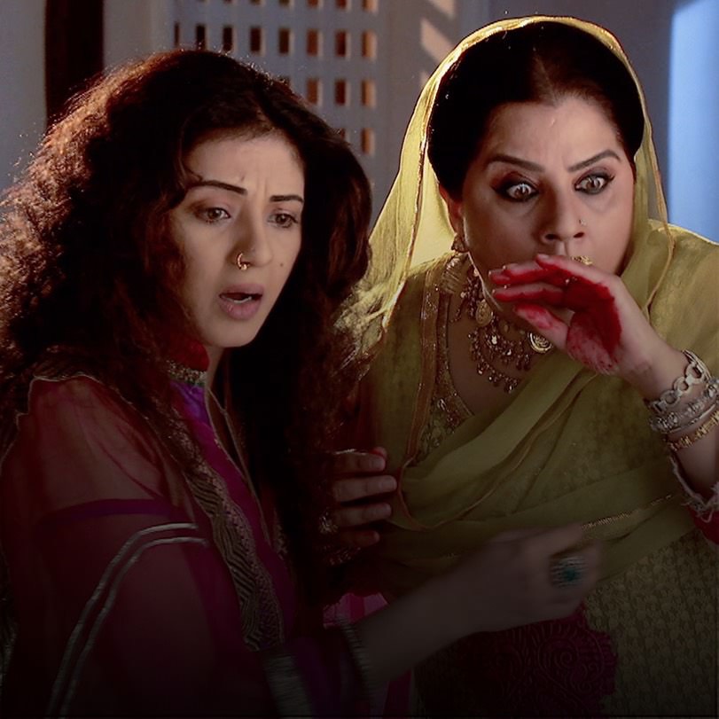Omira gets devastated once she sees Ayan leaving the house with Shirin