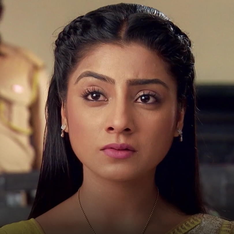 Ormi asks for her rights and her money from Samrat!