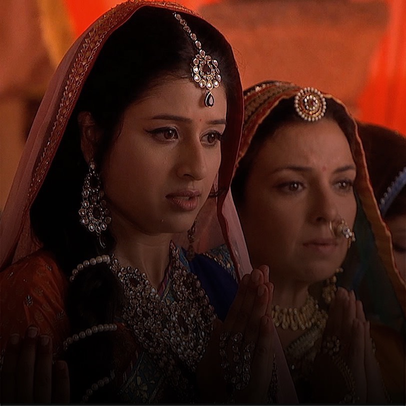 The soothsayer’s predictions on Jodha’s future leaves Jodha’s mother w