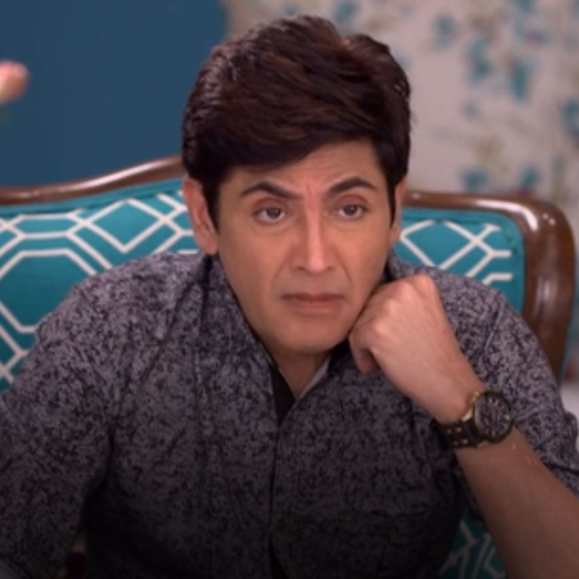 Tewari is trying to annoy Fibbo after knowing that he is scared of sna