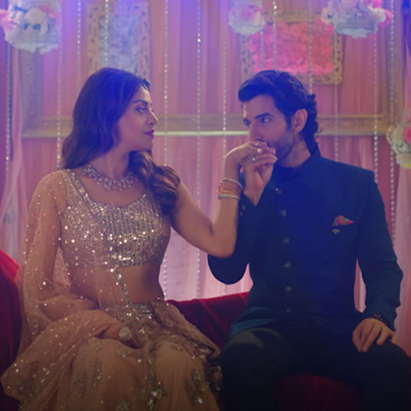At Amy and Veer’s engagement party, Veer initially apologizes to Tarin