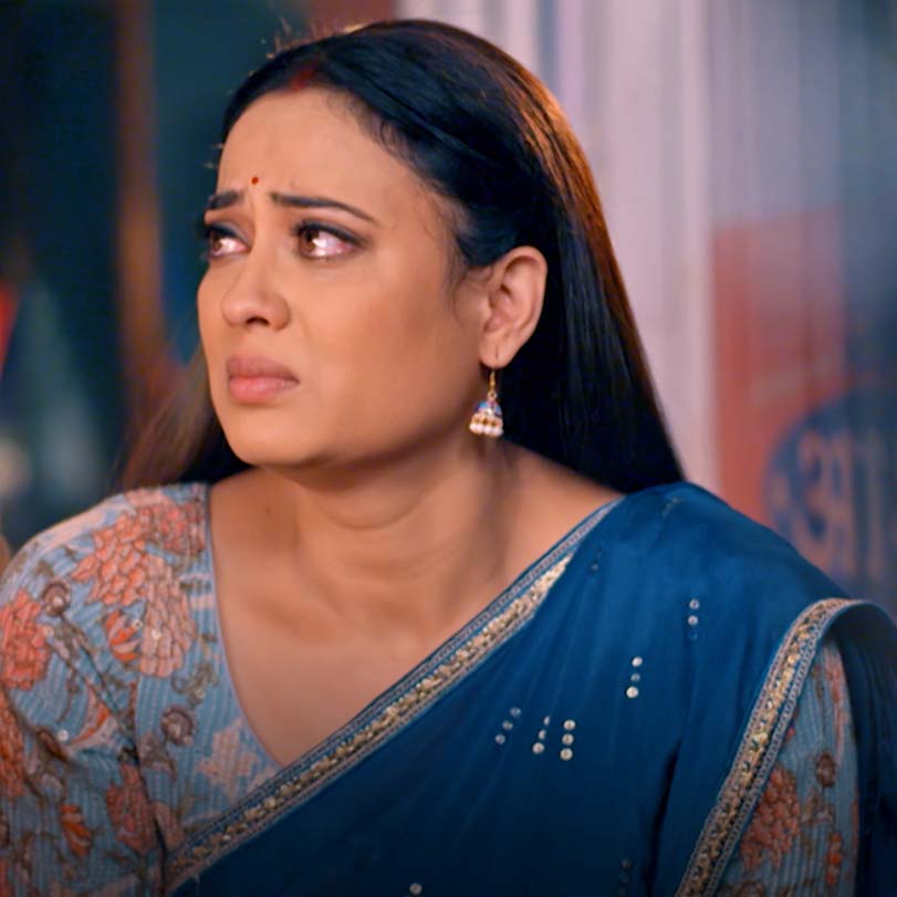 Asha and Disha look for a girl who resembles Chhavi. Aparajita stops A