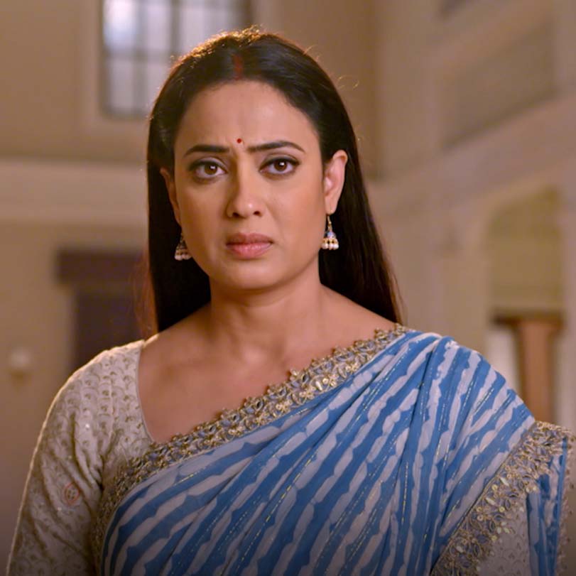 Mohini confronts Veer and asks him about Akshay, but Veer puts on an a