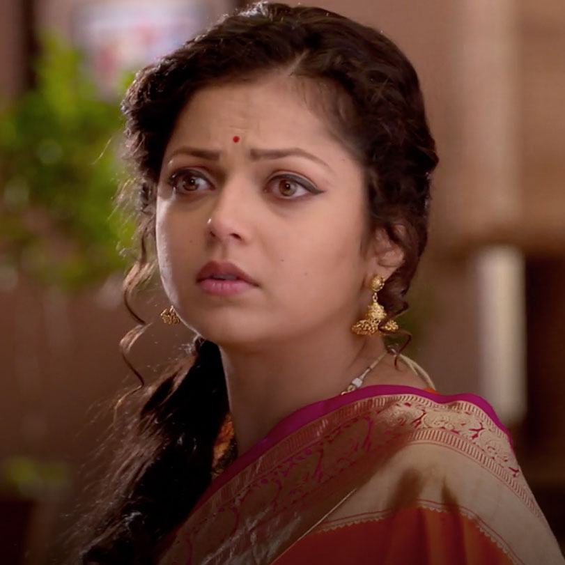 Gayatri decides to start working with her father to gain the family re