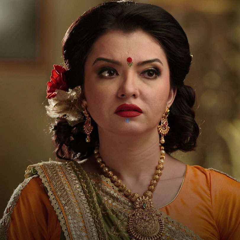 Gayatri and the king Indra are kidnapped and they are trying to escape