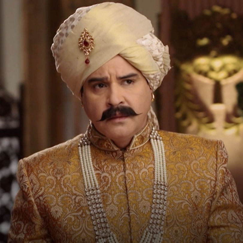 Gayatri helps the king Indra's father to run from jail and he decides 