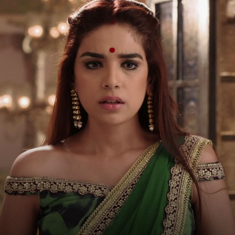 Gayatri goes back to the palace to prove that she is innocent. Will sh