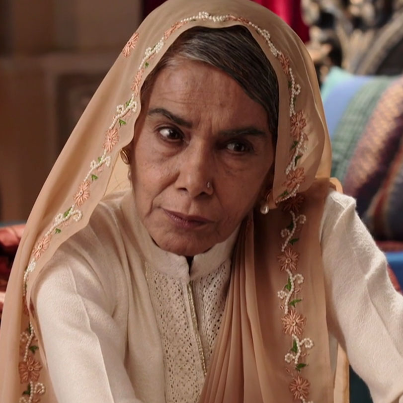 Queen Badi discovers that Gayatri is still alive and she tries to find