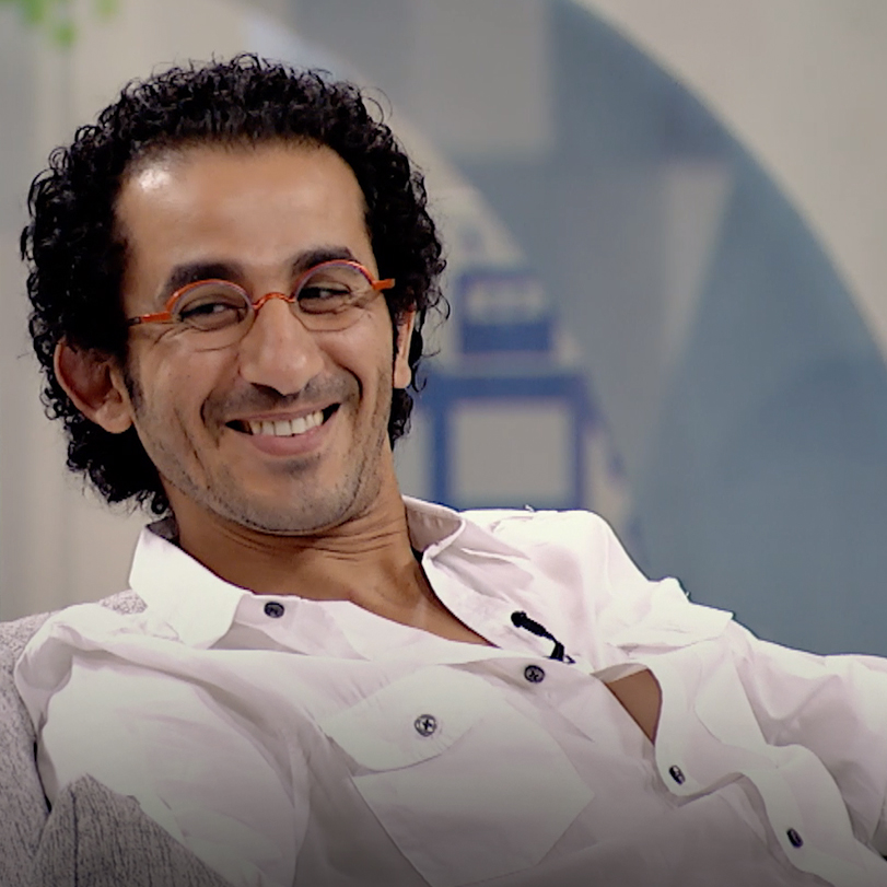Ahmad Helmy hosts Bader on his talk show, Shwayet Eyal