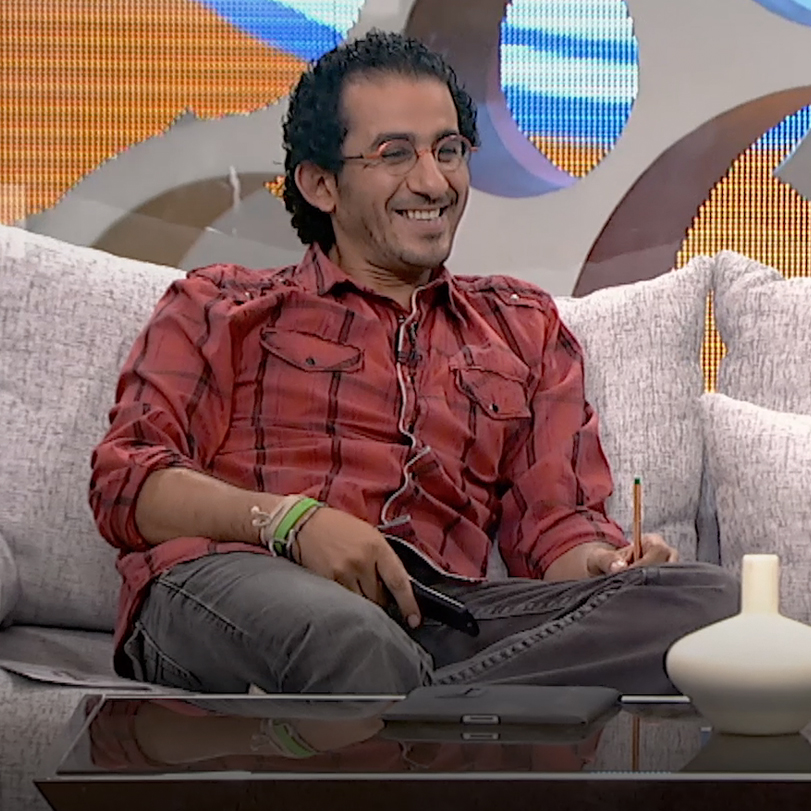 Ahmad Helmy hosts Omar on his talk show, Shwayet Eyal
